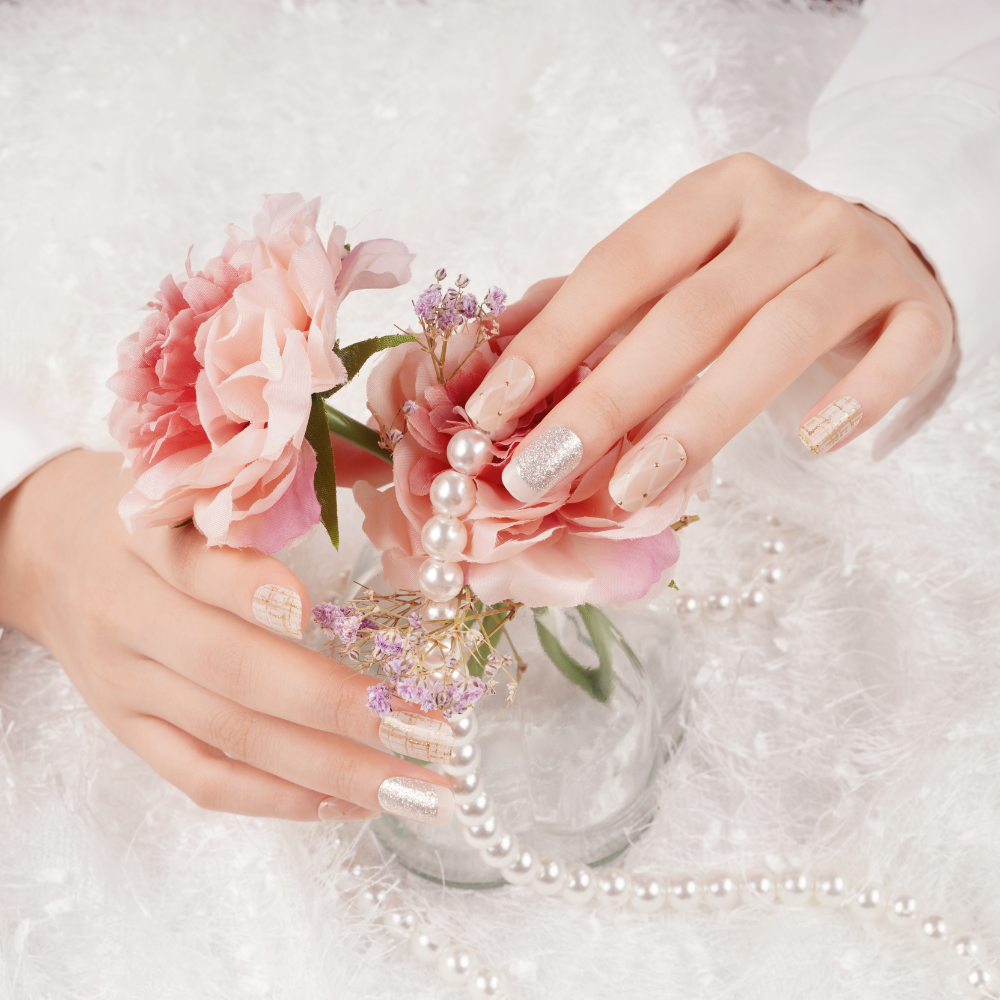 Cream Plaid Gel Nail Strips, with gold and silver design | Victorian Elegance | Danni & Toni