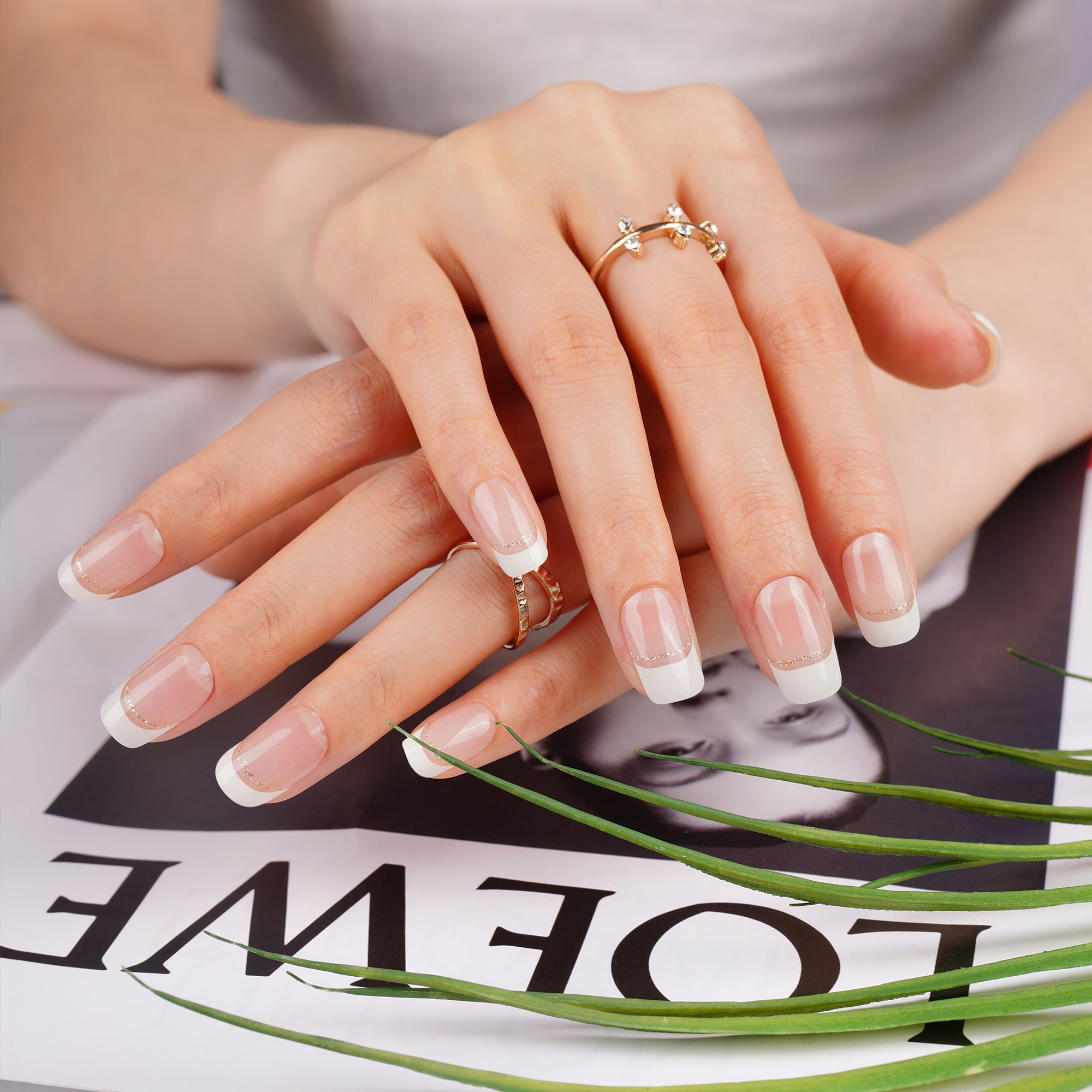 Modern Minimalist Semi-Cured Gel Nail Strips | Chic Line - 2753