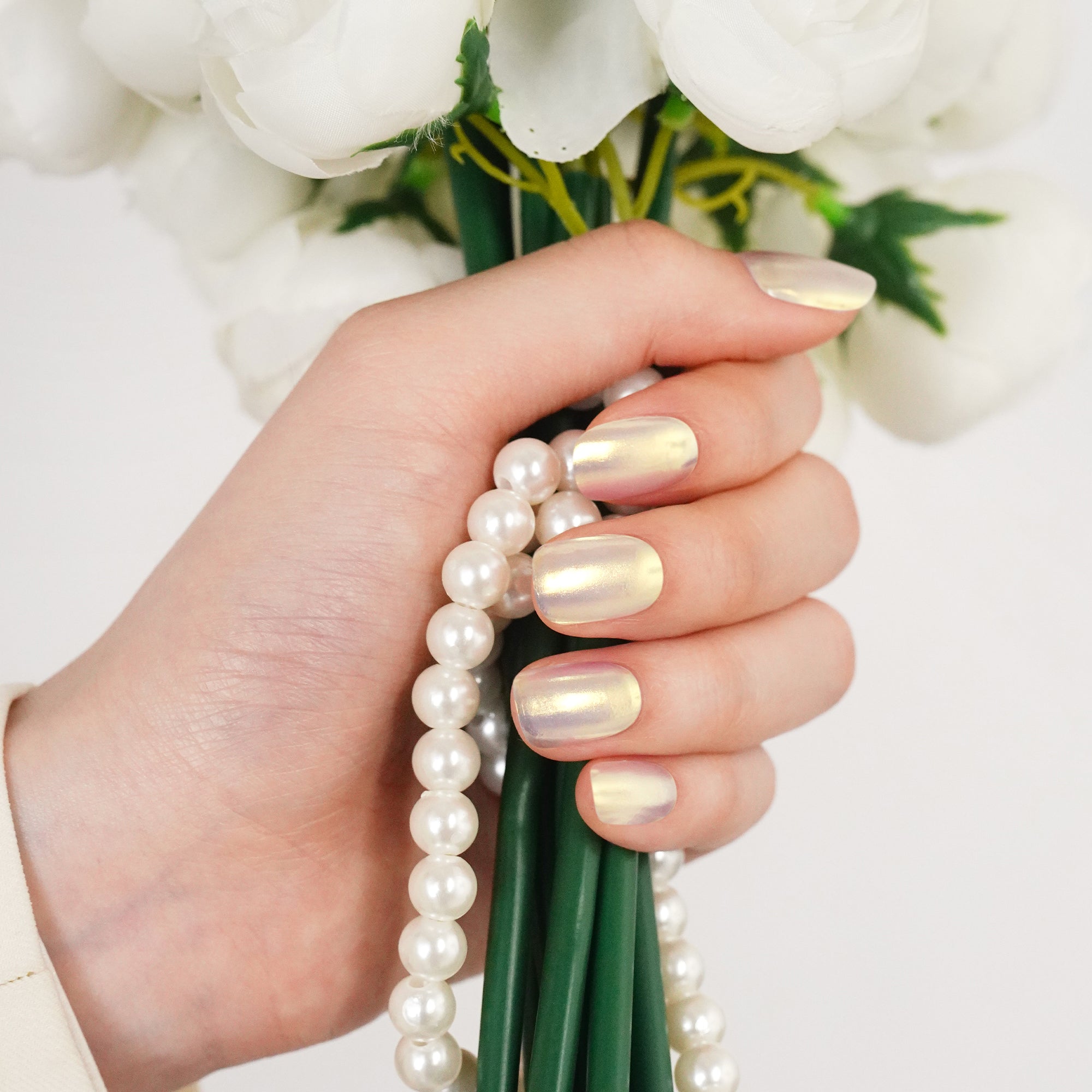 A Luxurious Gel Nail Design with Soft Golden Radiance | Gilded Aura-2867