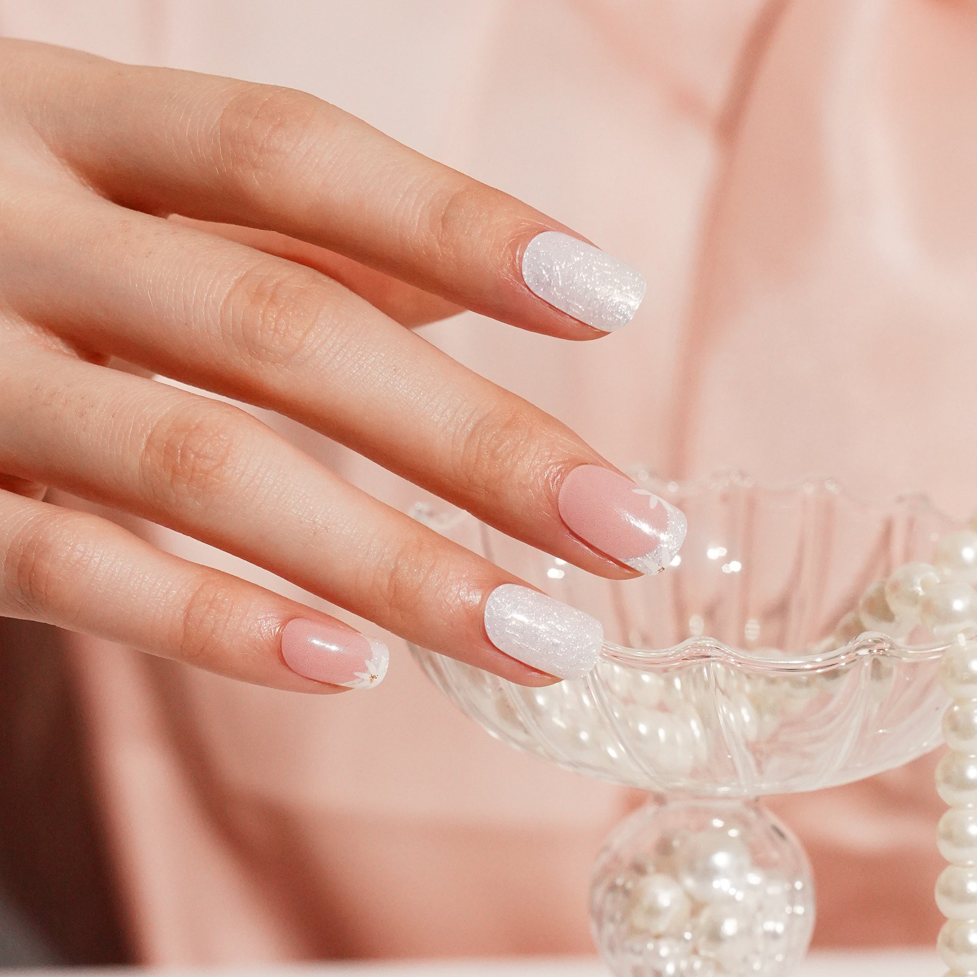 Feminine Flower Swirl Gel Nail Strips with a Light, Elegant Finish | Floral Swirl-2860