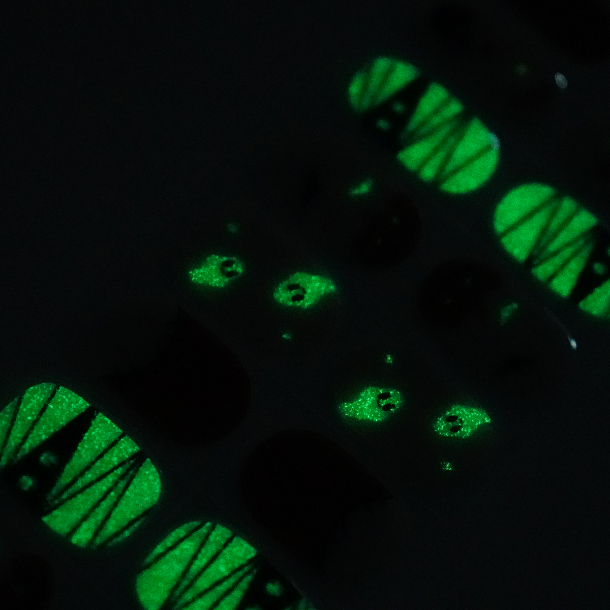 Glowy Ghouls-2977| No UV Lamp Needed