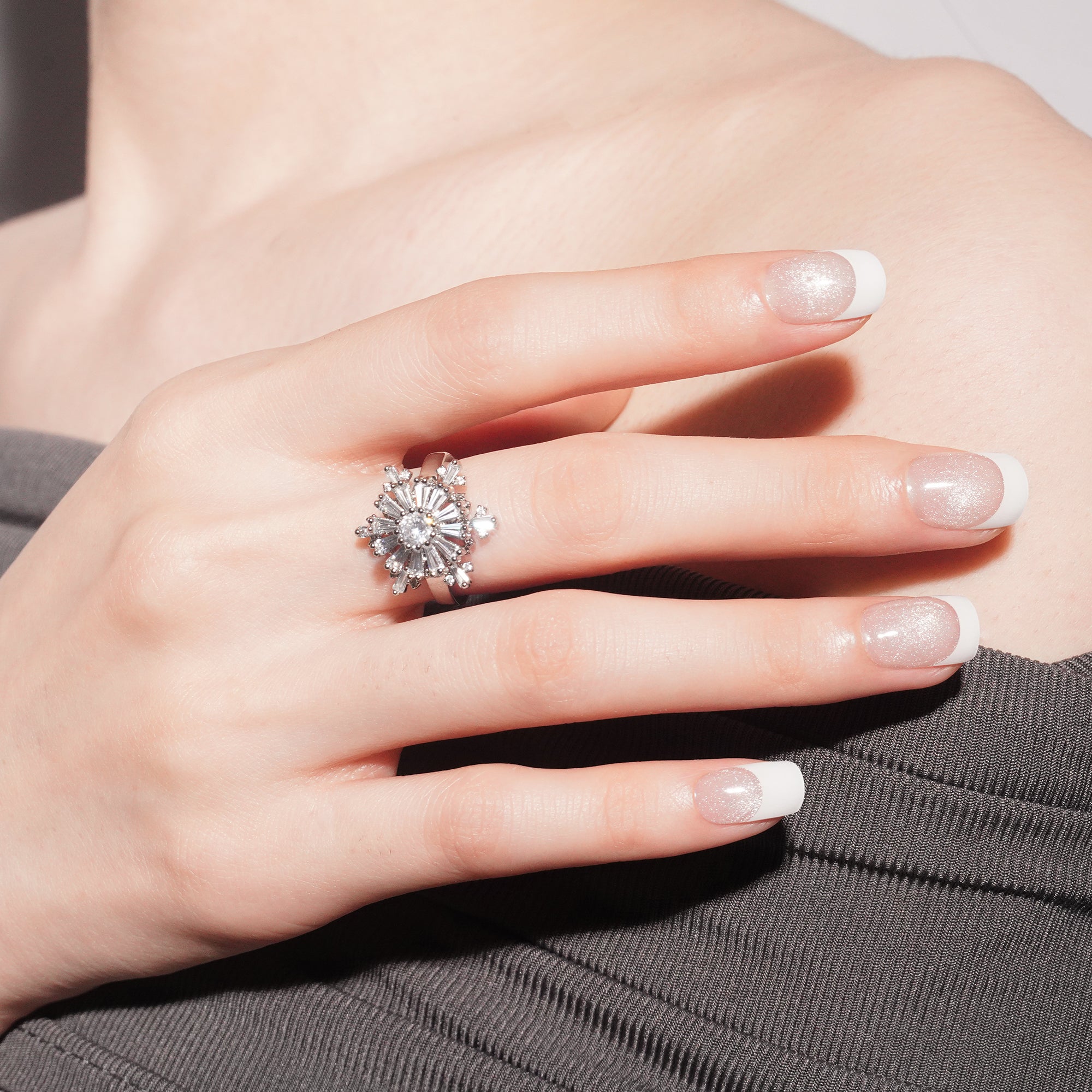 Soft Silvery Glow Gel Nail Strips for an Elegant, Timeless Look | Moonlight-2840