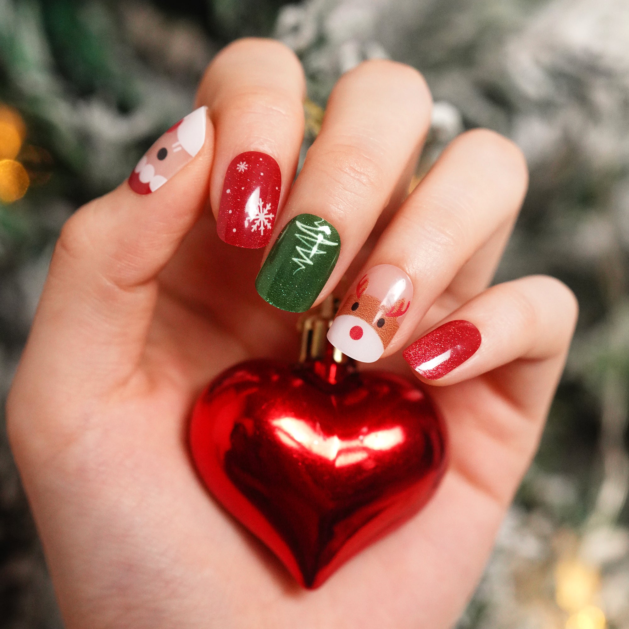 Holiday Red Gel Nail Strips with Cute White Cat & Festive Designs | Mistletoe Meow-2843