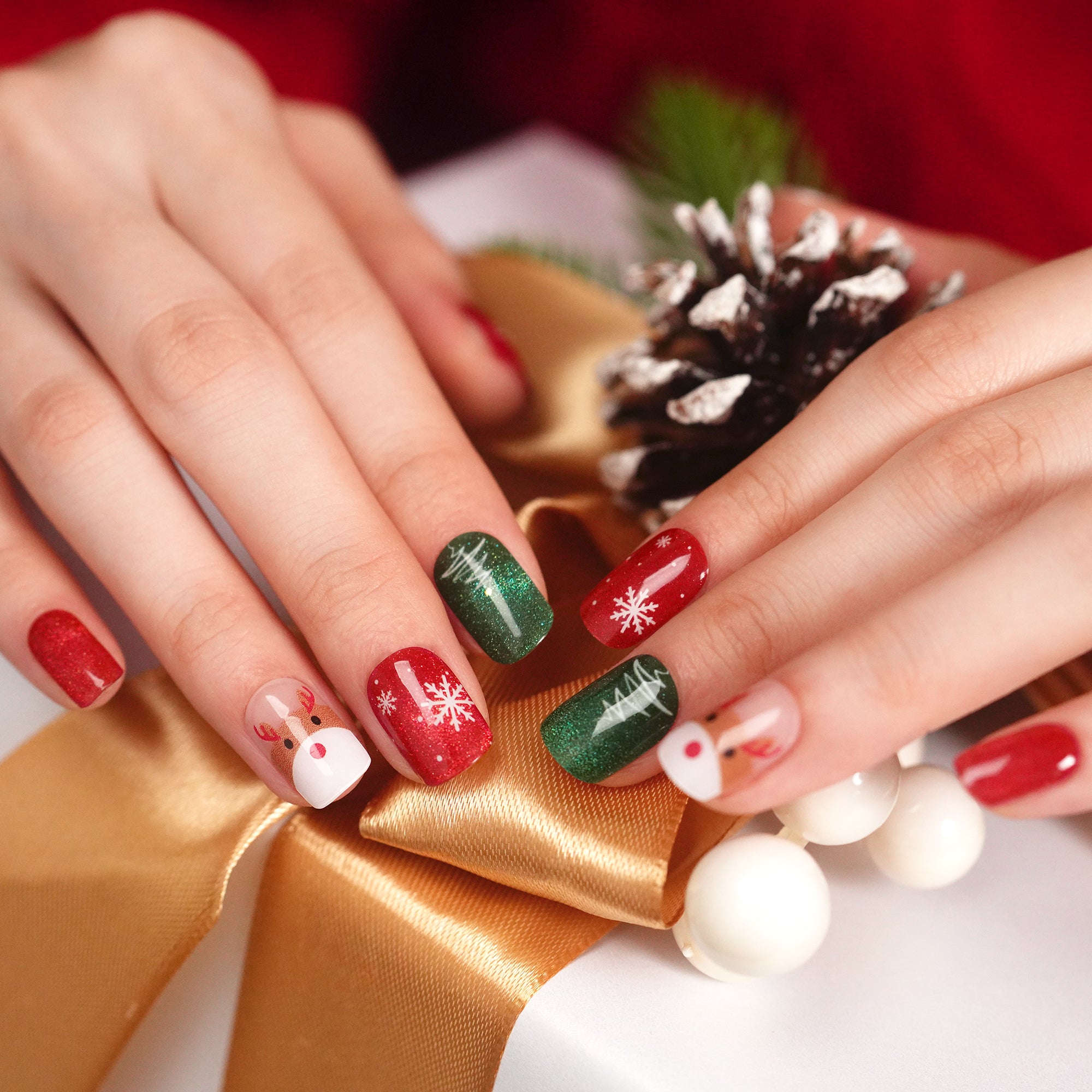 Holiday Red Gel Nail Strips with Cute White Cat & Festive Designs | Mistletoe Meow-2843